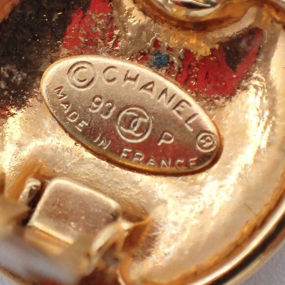 CHANEL CC Logo Round Button Earrings Clip-On 93 P Gold France Vintage 80RF530 - Picture 8 of 9
